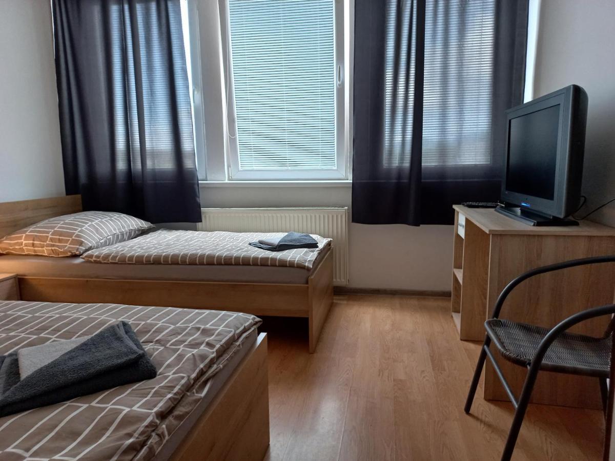 Penzion Tina Прешов Экстерьер фото